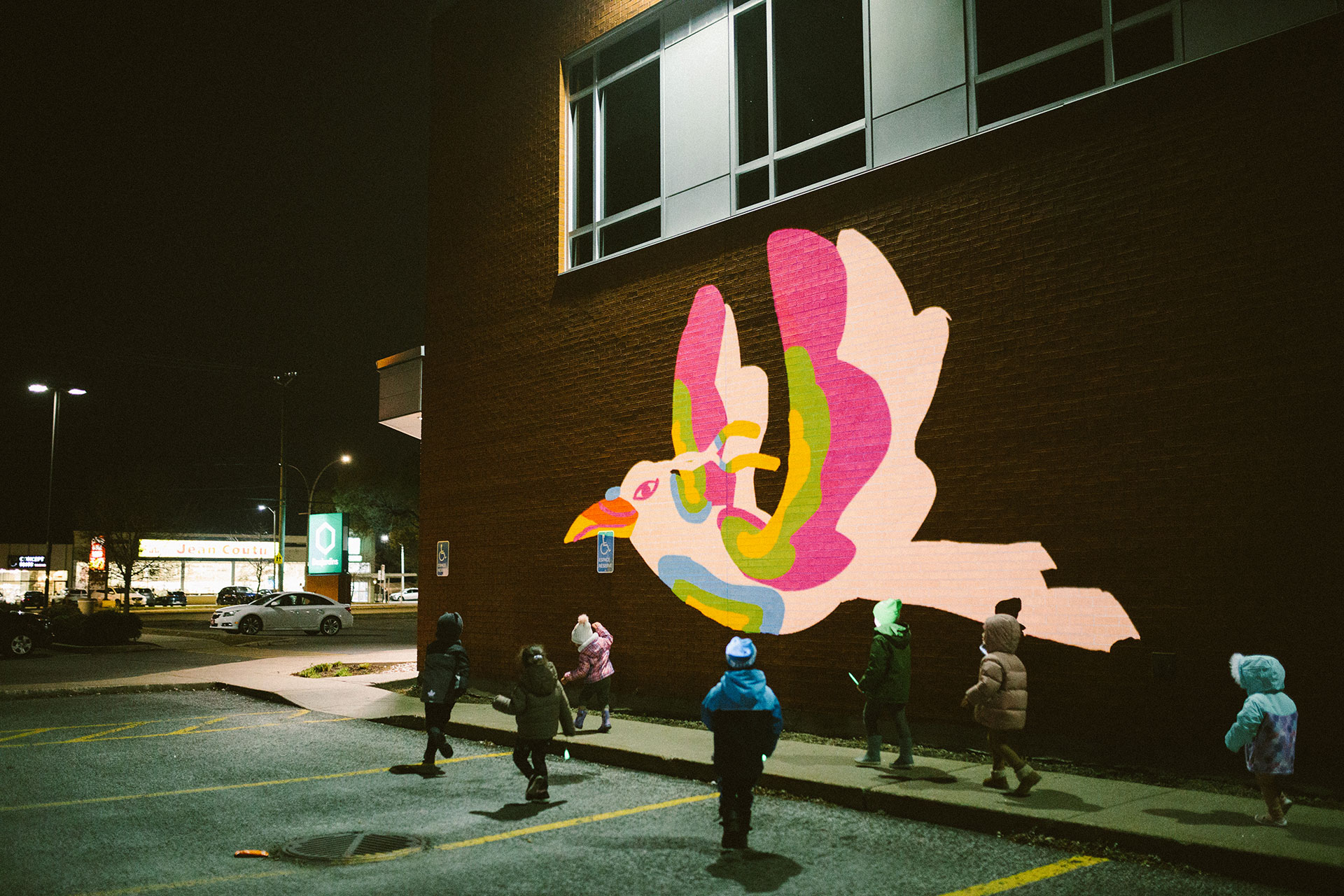 VJ Suave Suaveciclo conducting mobile projections on a city wall
