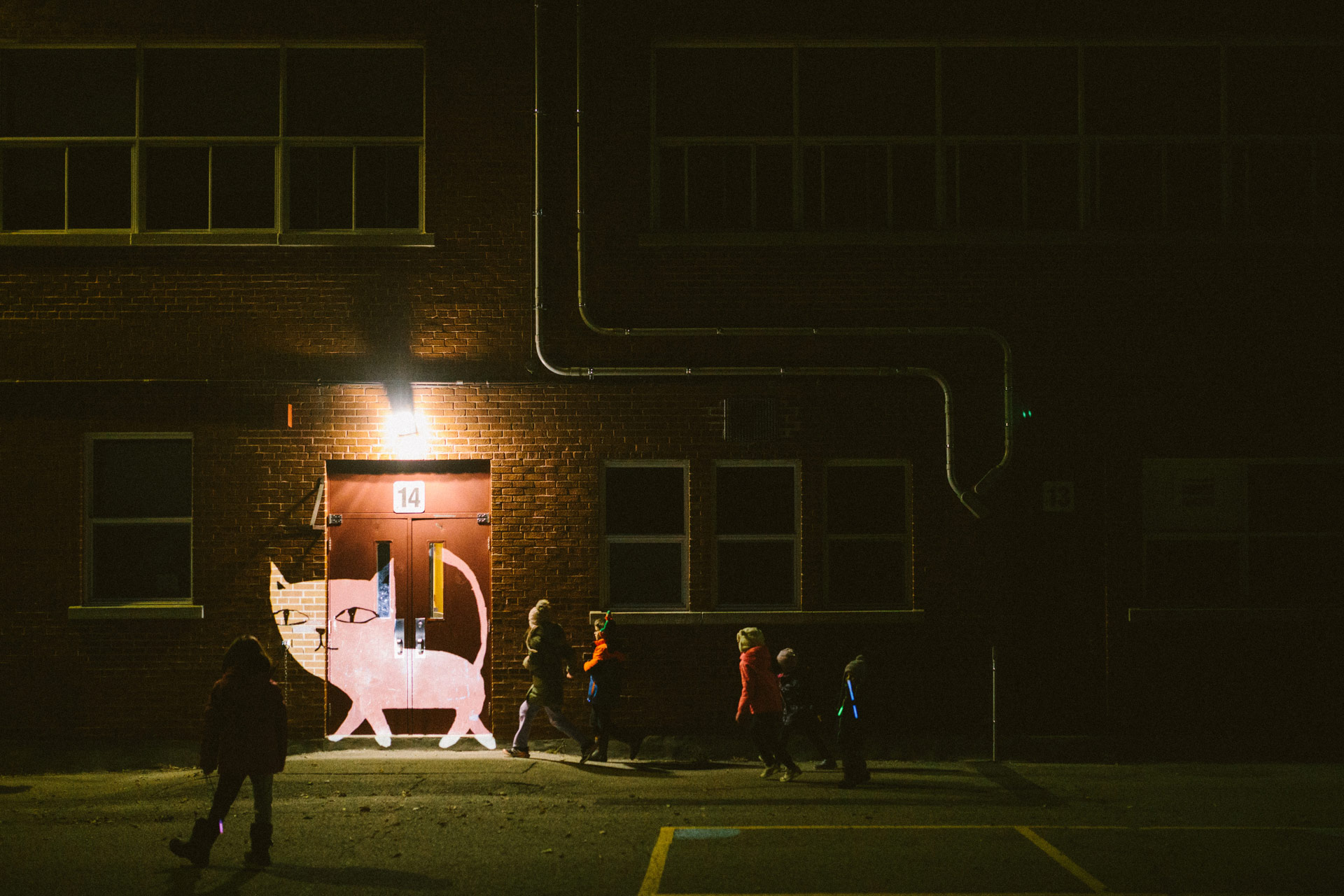 Suaveciclos projection mapping, conducting projections of a cat on a wall