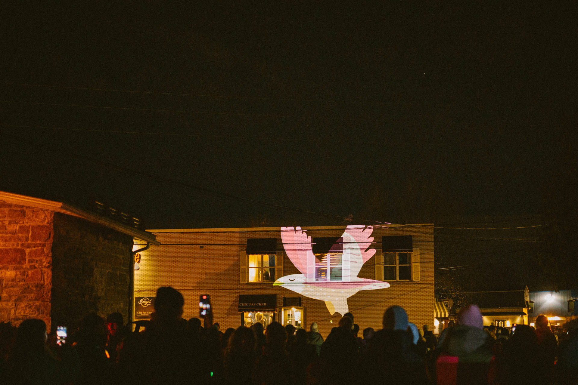 VJ Suave Suaveciclo conducting mobile projection mapping
